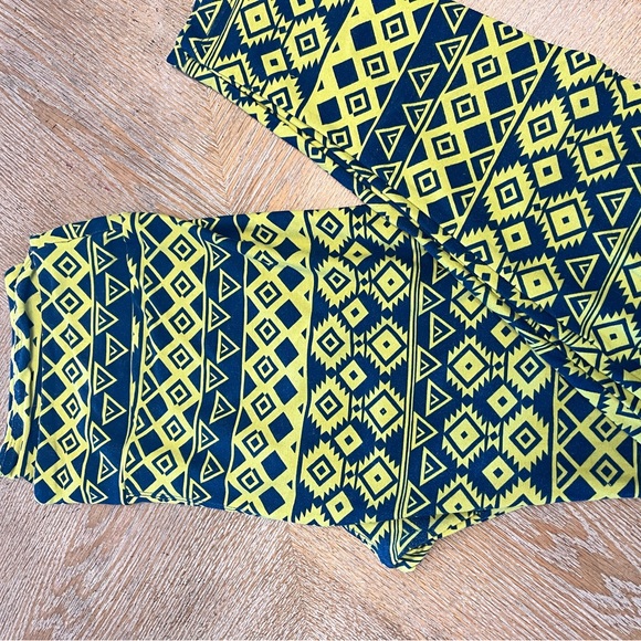 Lularoe Tall & Curvy leggings Blue/Green print waist 34” stretchy - Picture 4 of 5